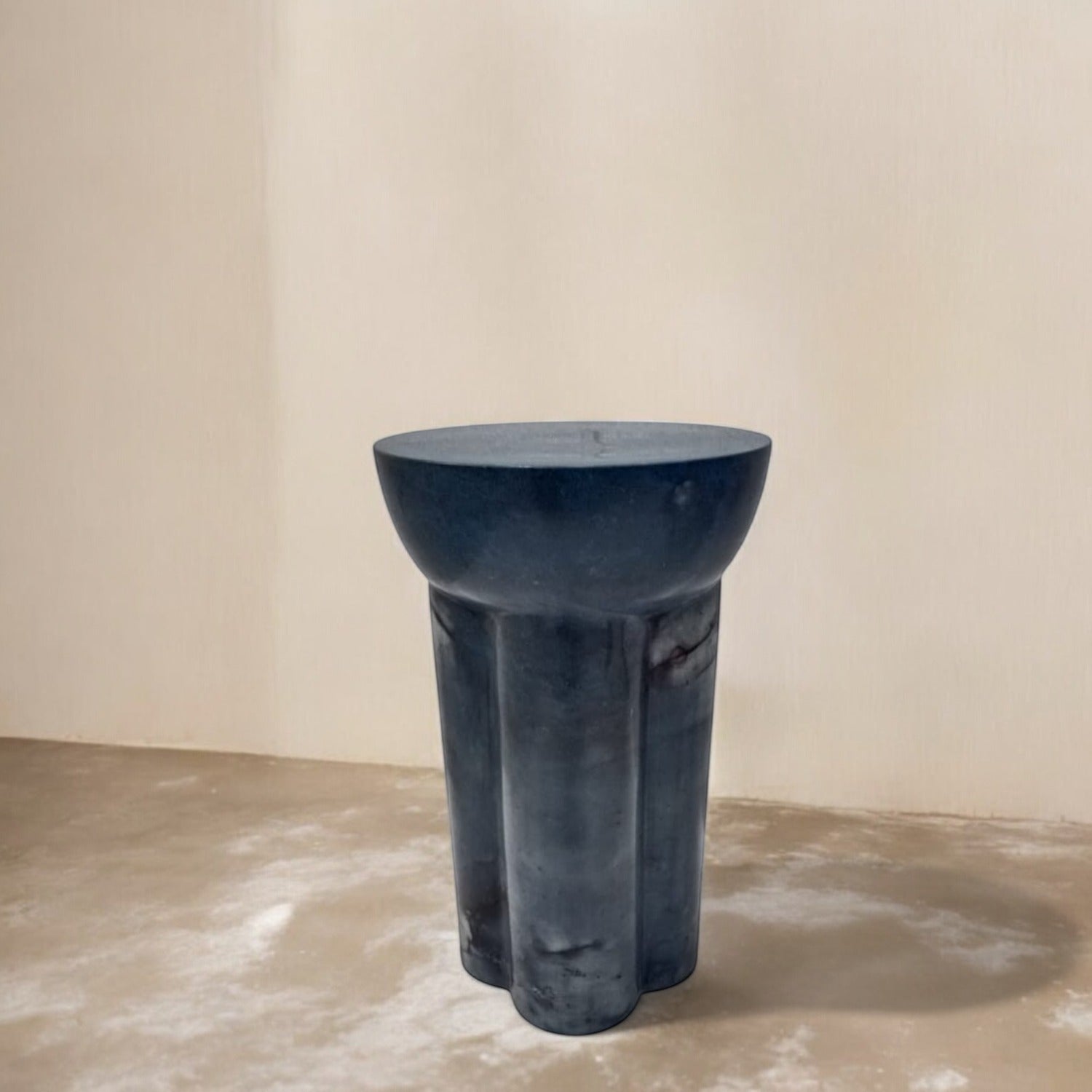 Bulbous Sidetable - ipse ipsa ipsum