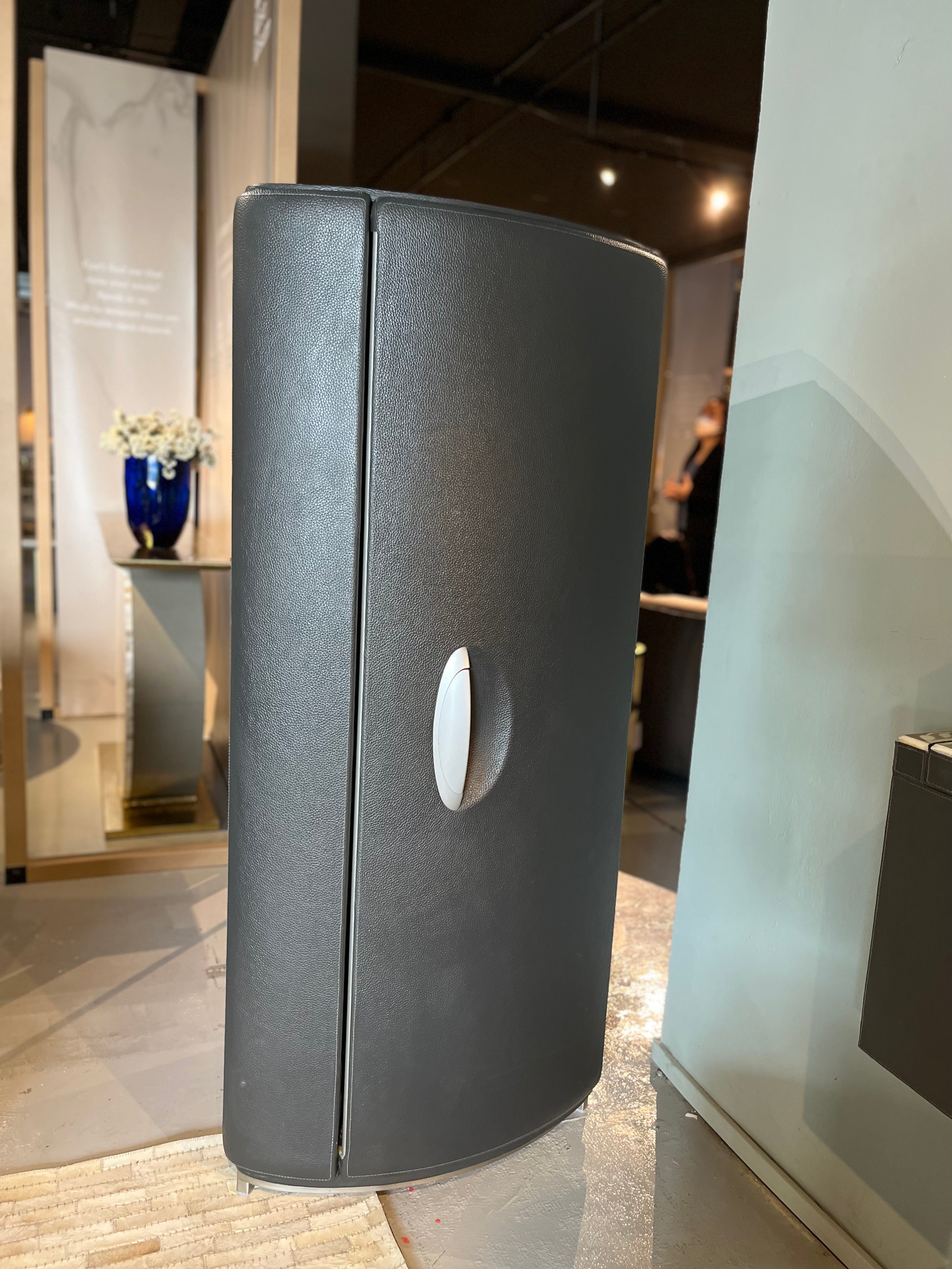 Atas Wardrobe - ipse ipsa ipsum