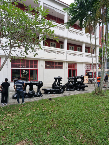 Tran-Slate Si Beh Lor (Four Horse Road)