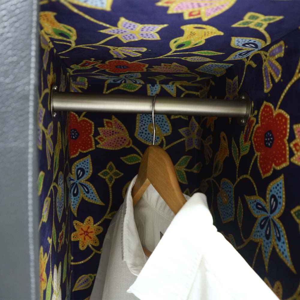 Atas Wardrobe - ipse ipsa ipsum